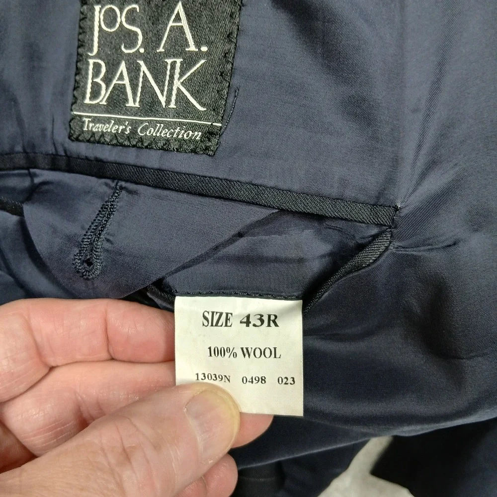 Jos A Bank Traveler's Collection Men's 43R Pinstripe Wool Suit‎ Gray 2-Button